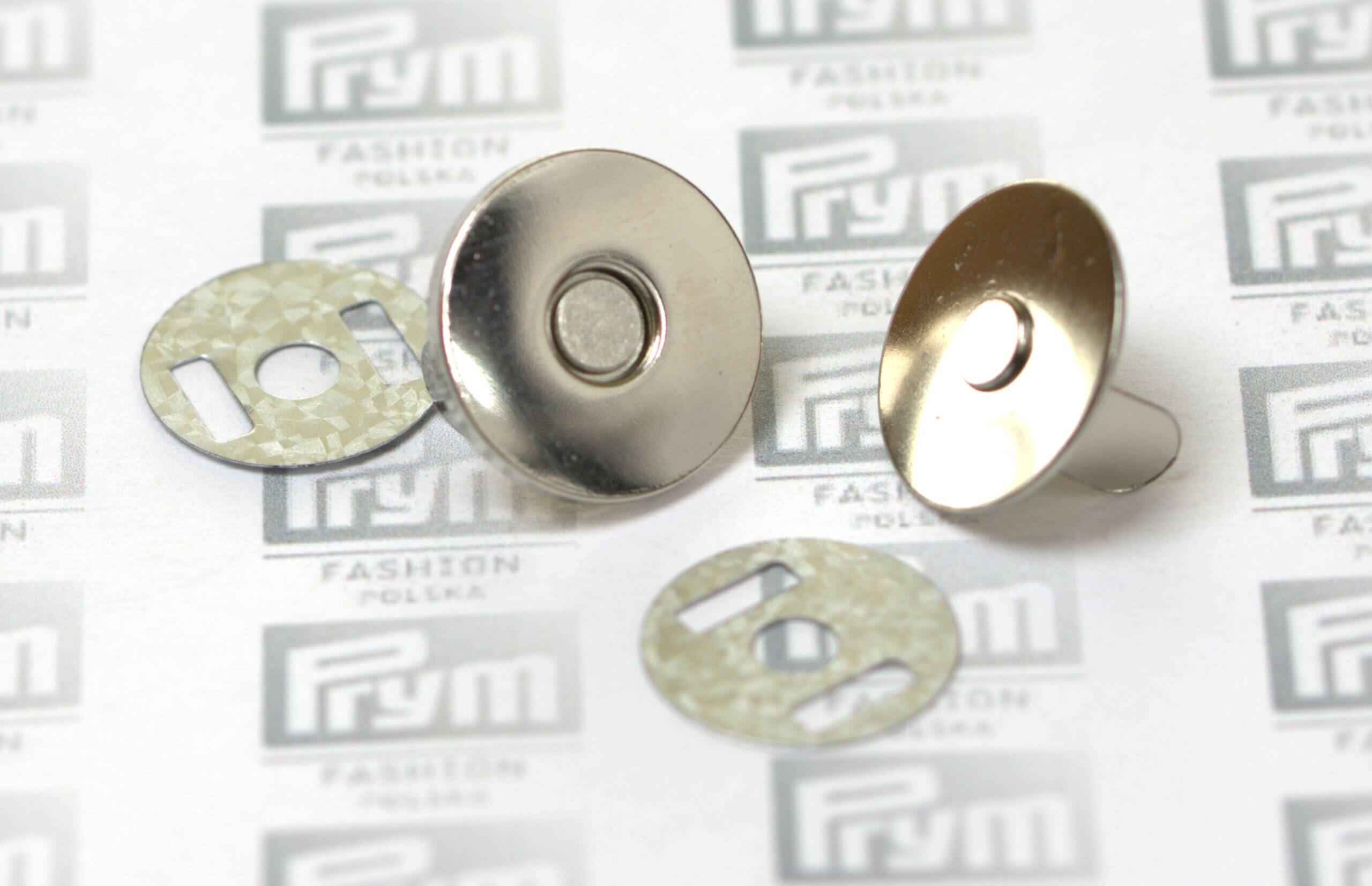 ZATRZASKI MAGNETYCZNE
